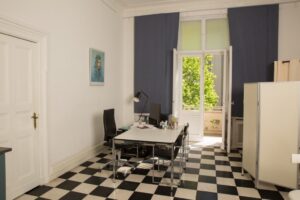 Groß (7) Groß (7)